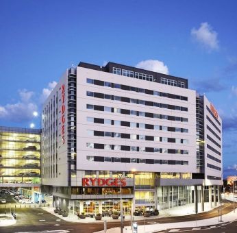 Hotel exterior at Rydges Sydney Airport Hotel.