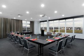 Professional board room at Rydges Sydney Airport Hotel.