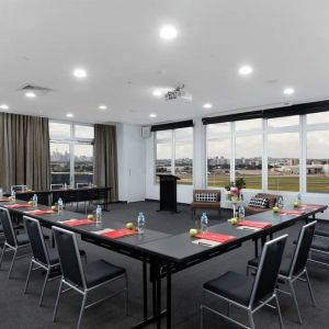 Professional board room at Rydges Sydney Airport Hotel.