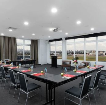 Professional board room at Rydges Sydney Airport Hotel.