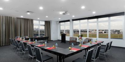 Professional board room at Rydges Sydney Airport Hotel.