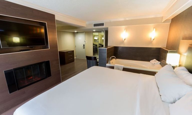 Cozy king room with TV and hot tub at Holiday Inn Express Edmonton Downtown.