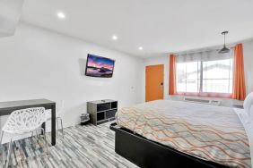 Day room with natural light and TV at Tradewinds Motel.