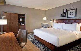 Day use room with natural light at Four Points By Sheraton Boston-Newton.