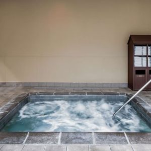 Relaxing hot tub at Hyatt Regency Greenwich.