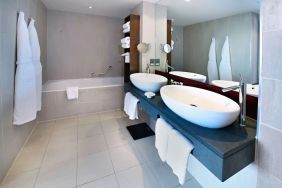 Guest bathroom with shower and bath at Hilton Manchester Deansgate.