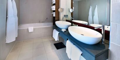 Guest bathroom with shower and bath at Hilton Manchester Deansgate.