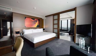 Romatic king room at Hilton Manchester Deansgate.