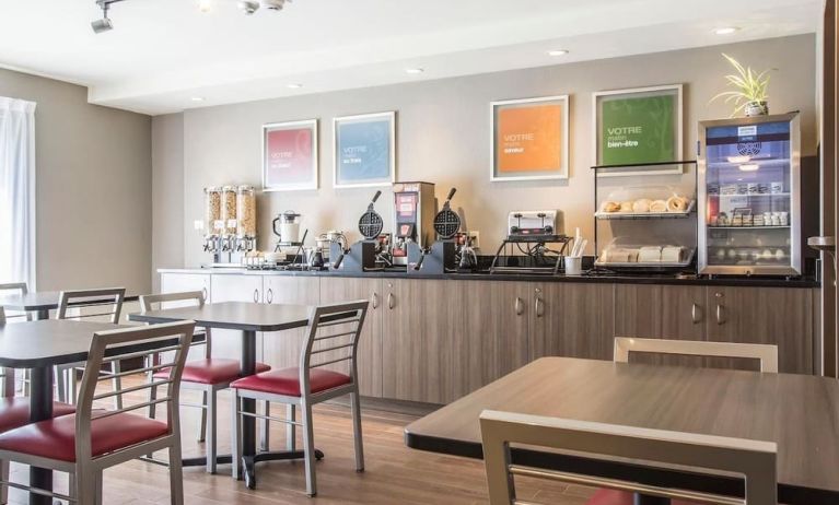 Dining area at Comfort Inn Sherbrooke.