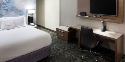 Day use room with work desk at Courtyard By Marriott Houston North/ Shenandoah.