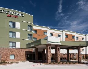 Hotel exterior at Courtyard By Marriott Houston North/ Shenandoah.