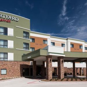 Hotel exterior at Courtyard By Marriott Houston North/ Shenandoah.