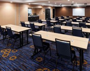 Professional meeting room at Courtyard By Marriott Houston North/ Shenandoah.