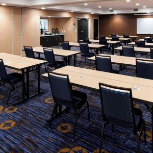 Professional meeting room at Courtyard By Marriott Houston North/ Shenandoah.