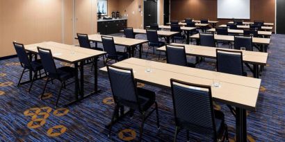 Professional meeting room at Courtyard By Marriott Houston North/ Shenandoah.