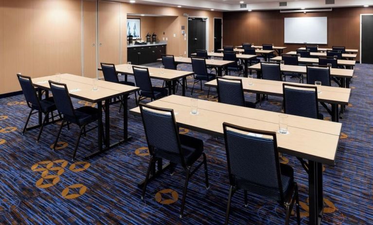 Professional meeting room at Courtyard By Marriott Houston North/ Shenandoah.