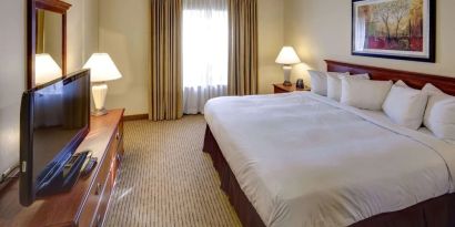 Day use room with natural light at Homewood Suites By Hilton Newark-Cranford.