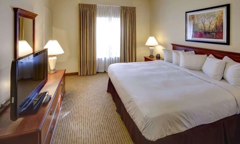 Day use room with natural light at Homewood Suites By Hilton Newark-Cranford.