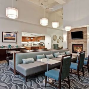 Dining area at Homewood Suites By Hilton Newark-Cranford.