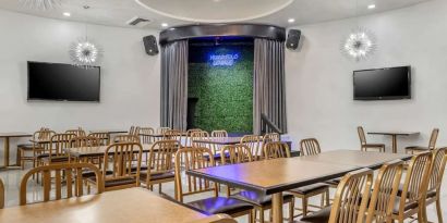 Dining and meeting space at Ramada Plaza Marco Polo Beach Resort.