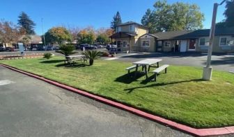 Outdoor garden seating at North Bay Inn.