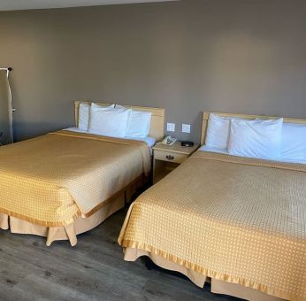 Two queen beds in this day room at North Bay Inn.