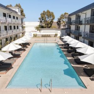 Stunning outdoor pool at Lum Hotel Inglewood.