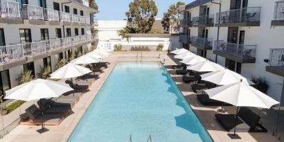 Stunning outdoor pool at Lum Hotel Inglewood.