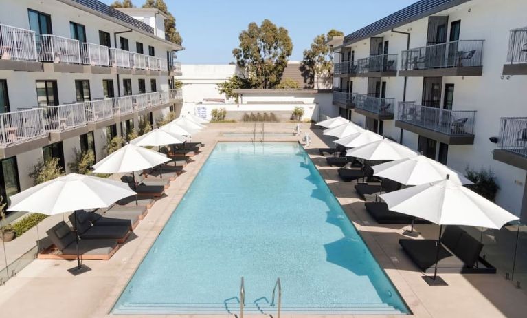 Stunning outdoor pool at Lum Hotel Inglewood.