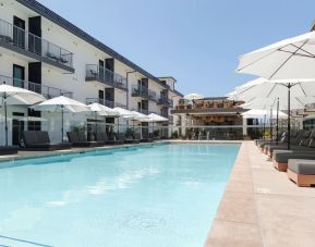 Spacious pool area at Lum Hotel Inglewood.