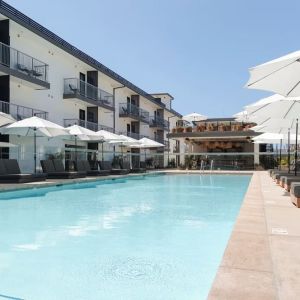 Spacious pool area at Lum Hotel Inglewood.