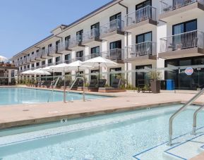 Luxurious swimming pool at Lum Hotel Inglewood.