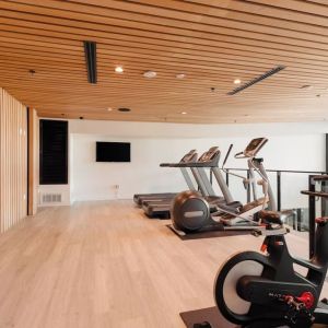 Fitness center at Lum Hotel Inglewood.