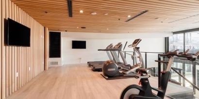 Fitness center at Lum Hotel Inglewood.