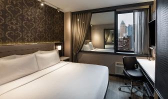 Day use room with natural light at Aliz Hotel Times Square.