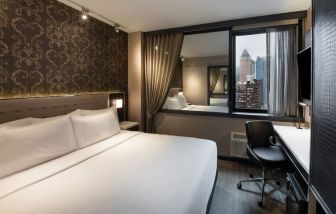 Day use room with natural light at Aliz Hotel Times Square.