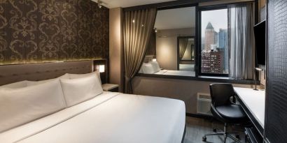 Day use room with natural light at Aliz Hotel Times Square.