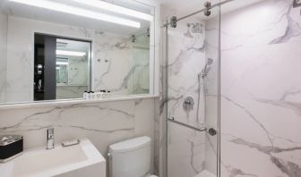 Guest bathroom with shower at Aliz Hotel Times Square.