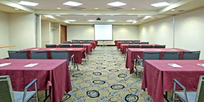 Meeting room at Comfort Inn And Suites Calgary South.