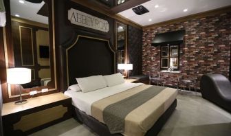 Romantic king room at Victoria Court North EDSA - Caloocan.