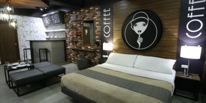 Cozy king room at Victoria Court North EDSA - Caloocan.