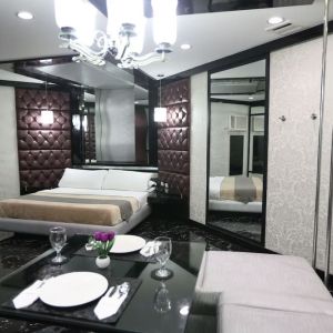 Spacious king room with dining area at Victoria Court North EDSA - Caloocan.