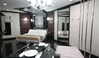 Spacious king room with dining area at Victoria Court North EDSA - Caloocan.