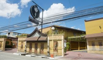 Hotel exterior at Victoria Court Las Piñas.