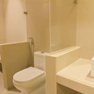 Guest bathroom with shower at Victoria Court Las Piñas.