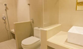 Guest bathroom with shower at Victoria Court Las Piñas.