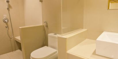 Guest bathroom with shower at Victoria Court Las Piñas.