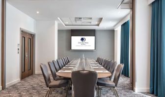 Professional meeting room at DoubleTree By Hilton London Angel Kings Cross.