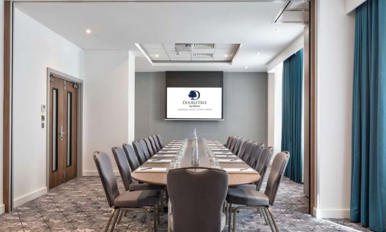 Professional meeting room at DoubleTree By Hilton London Angel Kings Cross.