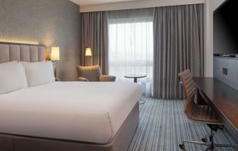 Day use room with natural light at DoubleTree By Hilton London - Chelsea.